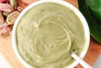 Crunchy Pistachio Topping Recipe for Desserts and Baked Goods