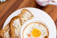 Tomato Baked Eggs with Ham Recipe: Savory One-Pan Breakfast