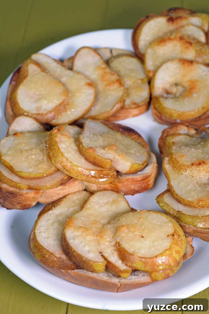 Maple Pear Crostini: Quick Fall Appetizer with Warm Flavor 4 The taste of maple syrup mixed with a ripe pear screams fall. Blend that in with Italian bread and crostini and you've got the perfect autumn breakfast. Get the recipe now on Foodal!