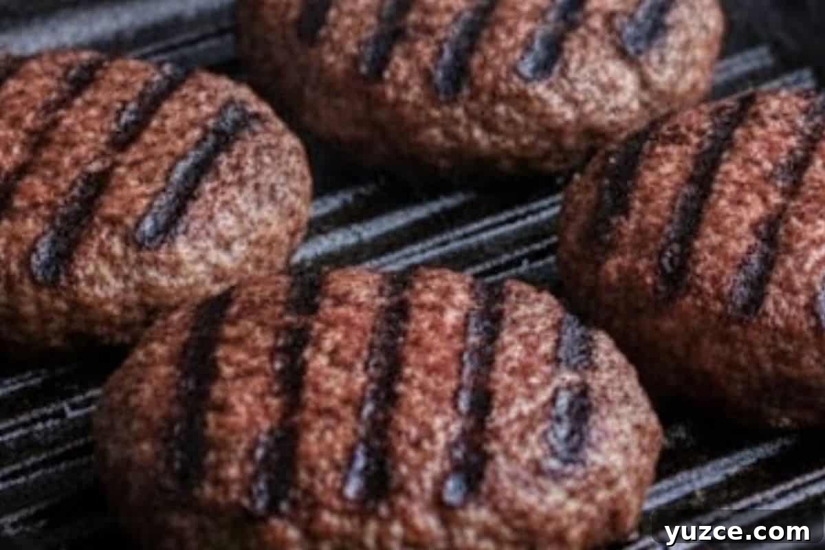 Aussie Drunken Burger Recipe: Beer-Braised Beef with Caramelized Onions 6 Heat a grill pan and sear each patties until golden brown.