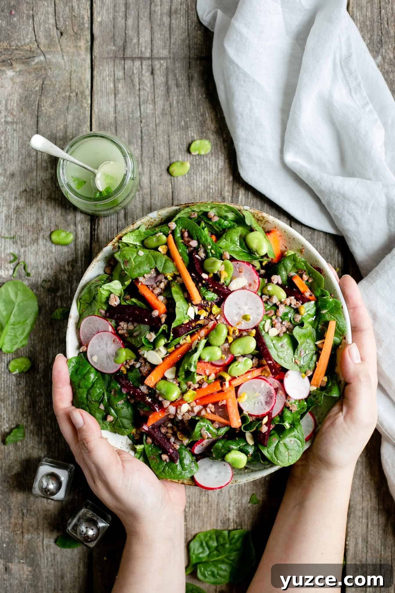 Crisp Spinach and Beetroot Salad with Tangy Citrus Dressing 2 Spinach and beetroot salad packed with fresh vegetables #healthysalad #veganrecipe #dairyfree | via @annabanana.co