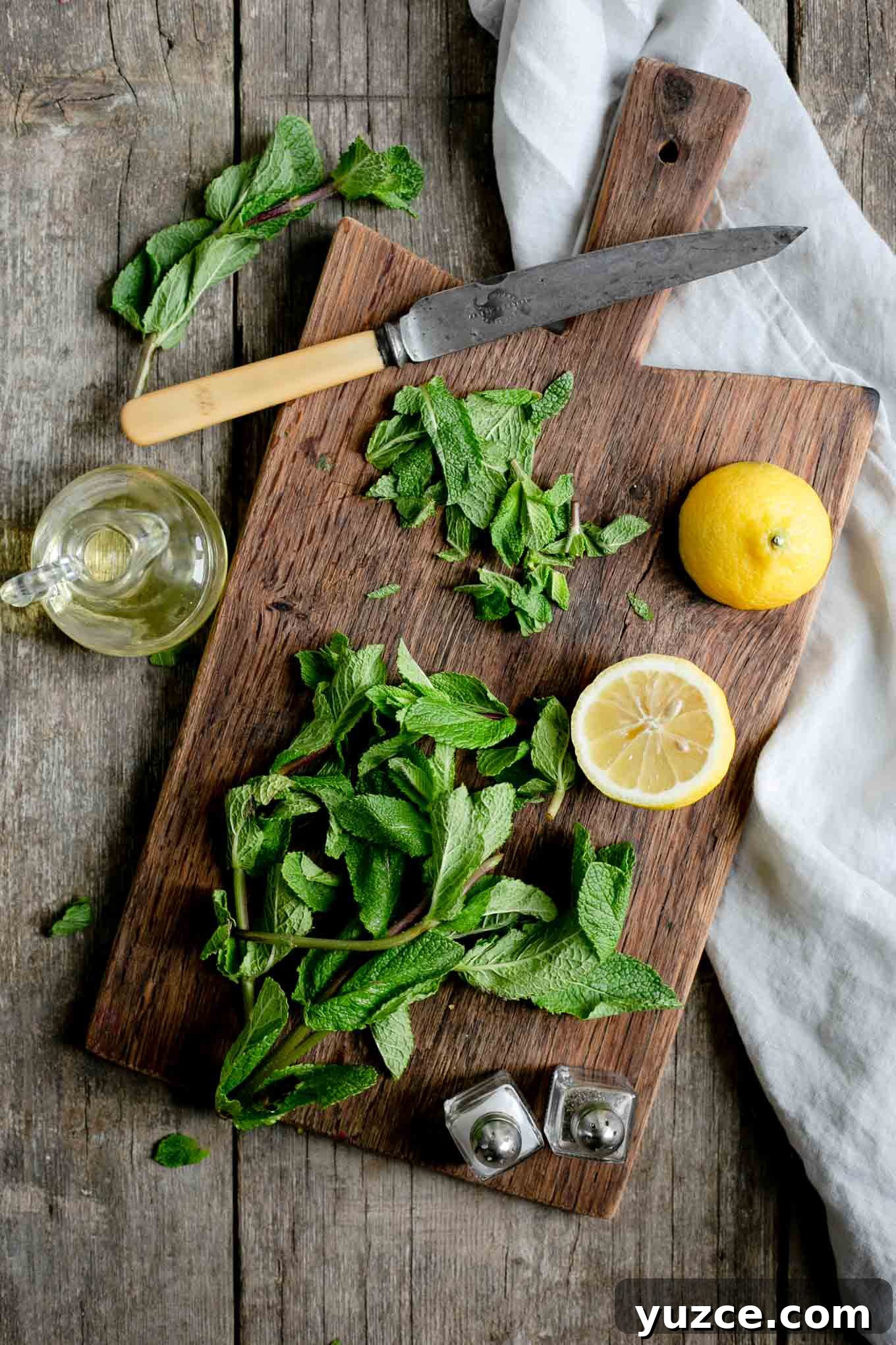 Crisp Spinach and Beetroot Salad with Tangy Citrus Dressing 4 Spinach and beetroot salad with lemon and olive oil dressing #vegansalad #dairyfree #healthyrecipe | via @annabanana.co