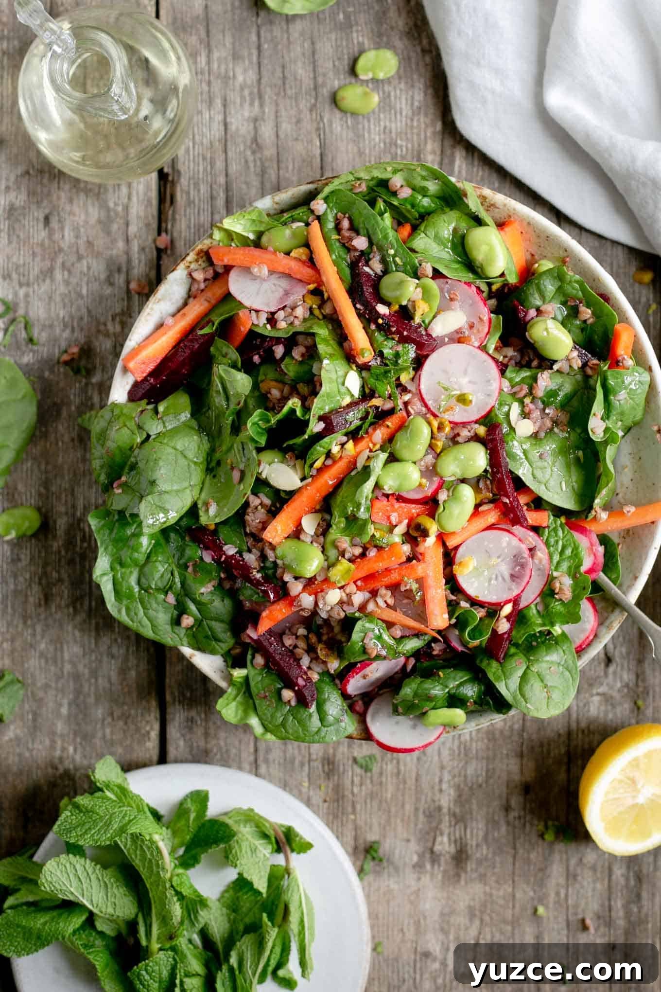 Crisp Spinach and Beetroot Salad with Tangy Citrus Dressing 8 Super clean spinach and beetroot salad with buckwheat #saladrecipe #vegansalad #dairyfree | via @annabanana.co