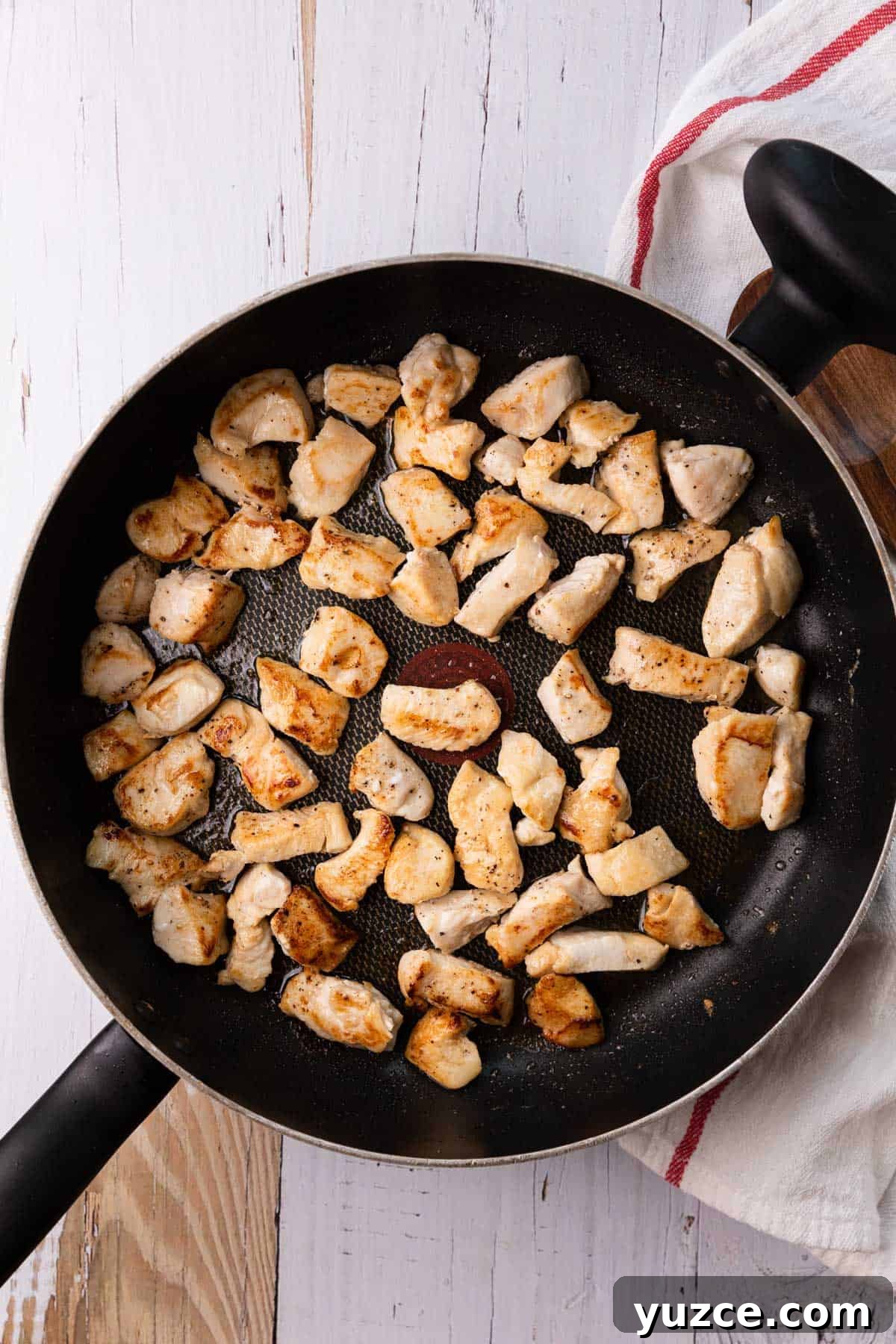 a skillet of cooked chicken