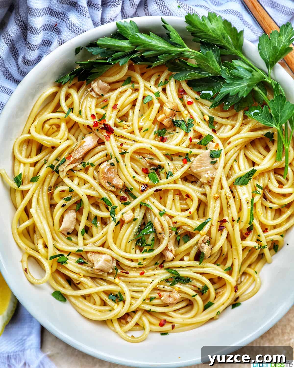 Perfect Wine Pairings for Popular Pasta Dishes 11 bowl of pasta with clams and white wine sauce